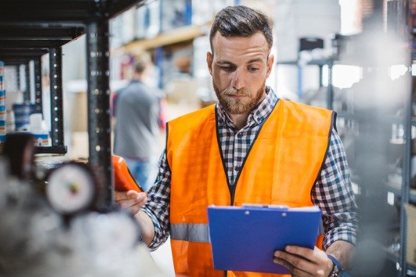 male-warehouse-worker-holding-a-checklist-equipment-loss-concept
